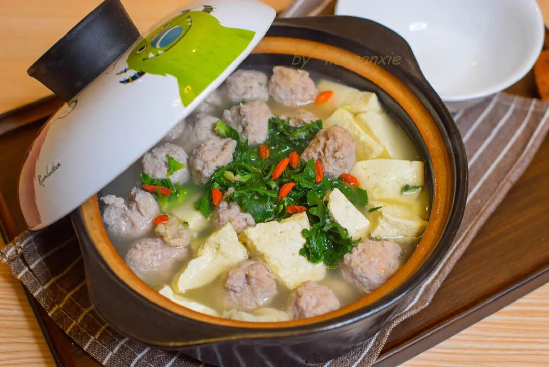 天凉了，热乎乎的砂锅炖菜来啦~暖胃又下饭~
